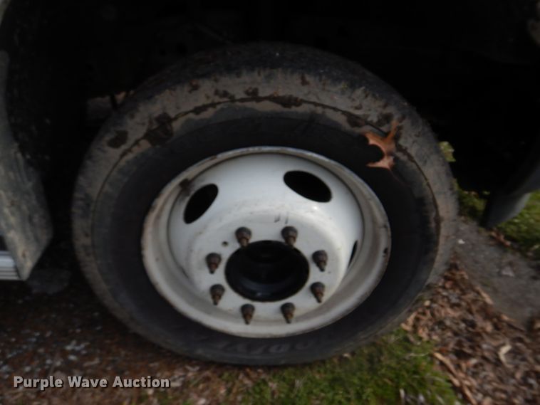 image for item IM9689 2002 Ford F550 Super Duty  utility / service truck