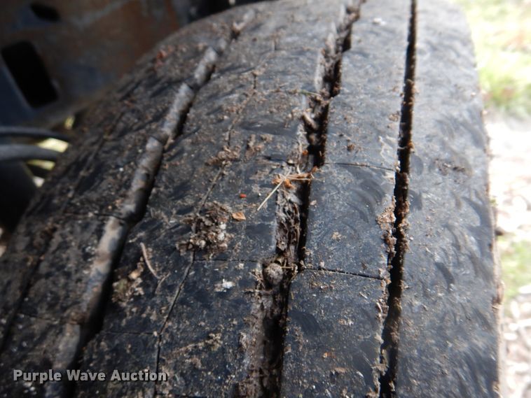 image for item IM9689 2002 Ford F550 Super Duty  utility / service truck