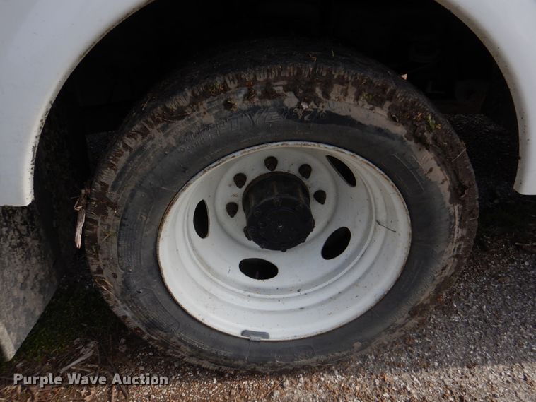 image for item IM9689 2002 Ford F550 Super Duty  utility / service truck