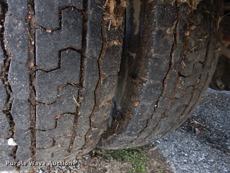 image for item IM9689 2002 Ford F550 Super Duty  utility / service truck