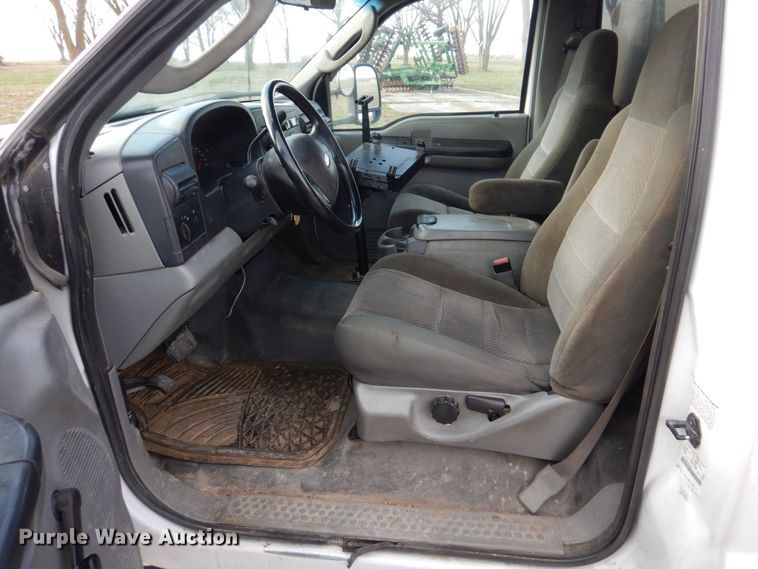 image for item IM9690 2006 Ford F550 Super Duty  utility / service truck