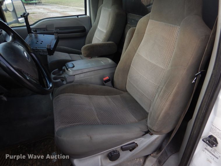 image for item IM9690 2006 Ford F550 Super Duty  utility / service truck