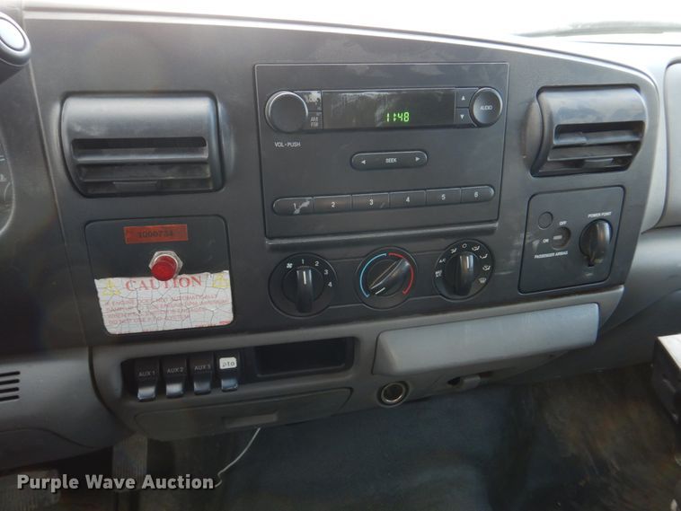 image for item IM9690 2006 Ford F550 Super Duty  utility / service truck