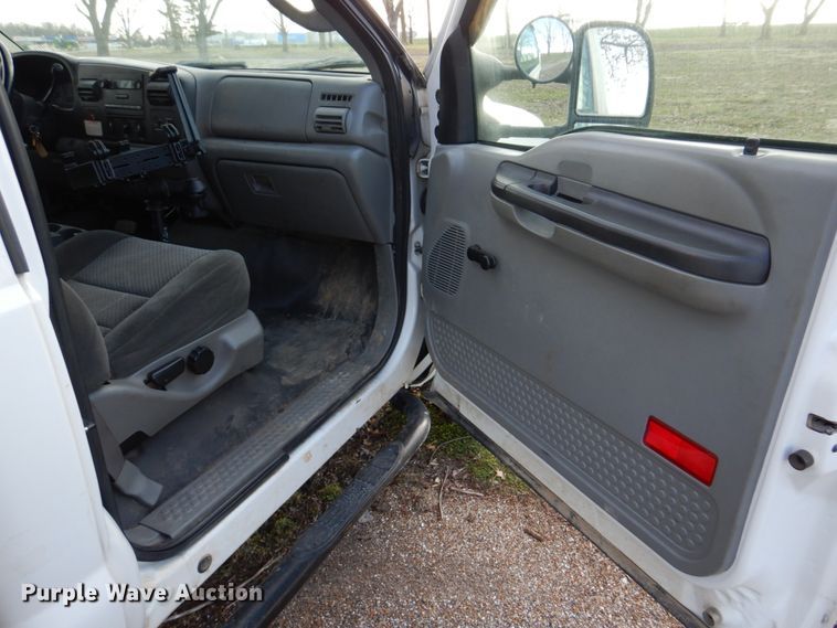 image for item IM9690 2006 Ford F550 Super Duty  utility / service truck