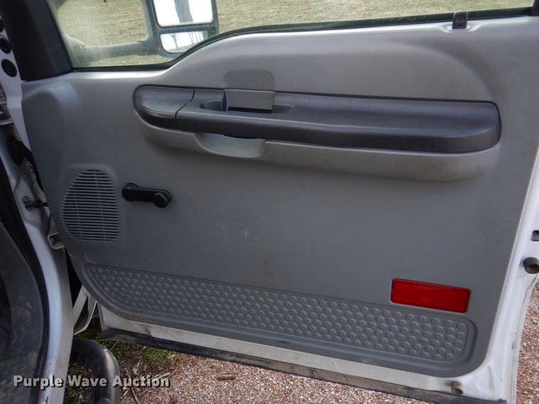 image for item IM9690 2006 Ford F550 Super Duty  utility / service truck