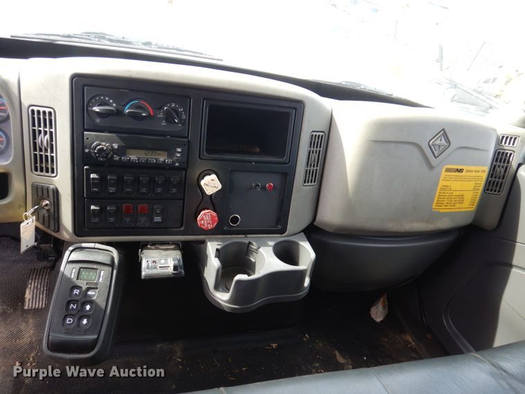 image for item IM9842 2010 International 7400  Crew Cab water truck