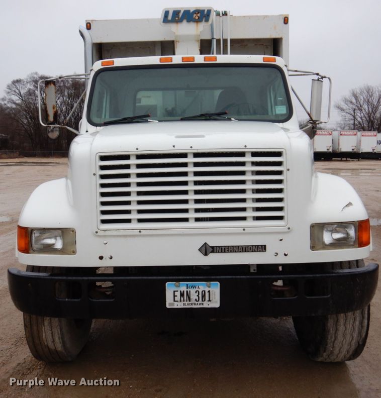 image for item IM9860 2000 International 4700  refuse truck