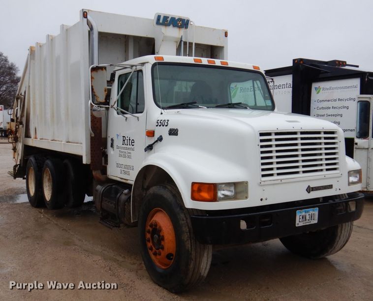 image for item IM9860 2000 International 4700  refuse truck