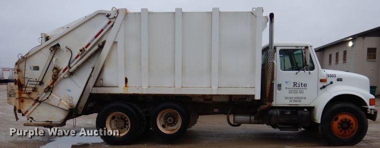 image for item IM9860 2000 International 4700  refuse truck