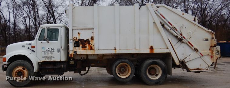 image for item IM9860 2000 International 4700  refuse truck