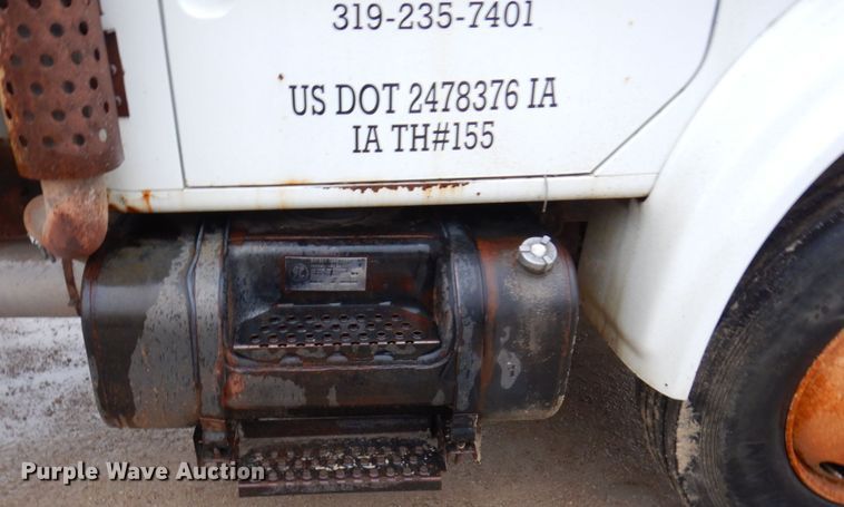 image for item IM9860 2000 International 4700  refuse truck