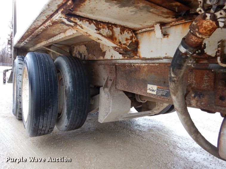 image for item IM9860 2000 International 4700  refuse truck