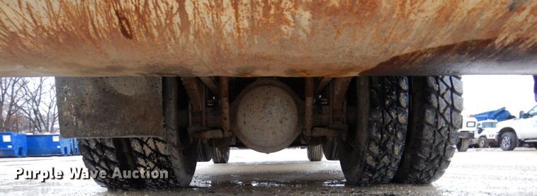 image for item IM9860 2000 International 4700  refuse truck