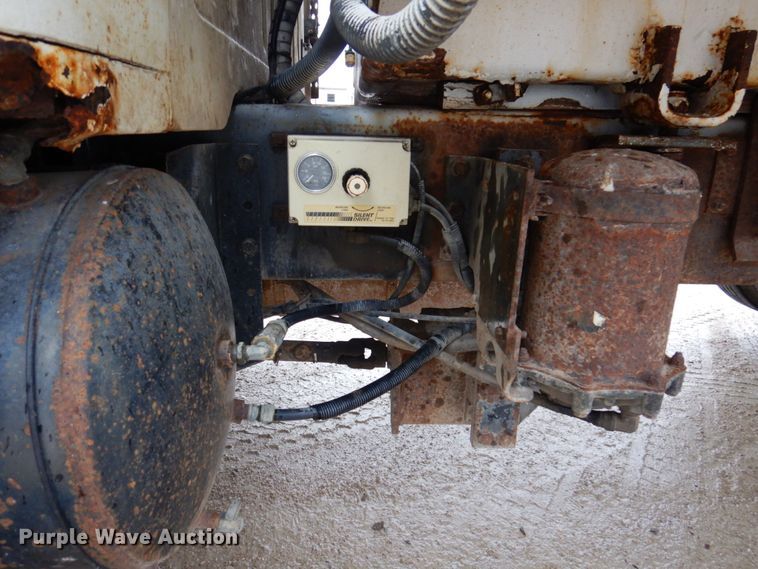 image for item IM9860 2000 International 4700  refuse truck