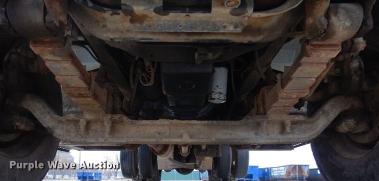 image for item IM9860 2000 International 4700  refuse truck