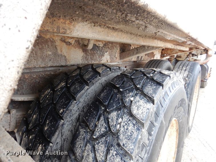 image for item IM9860 2000 International 4700  refuse truck