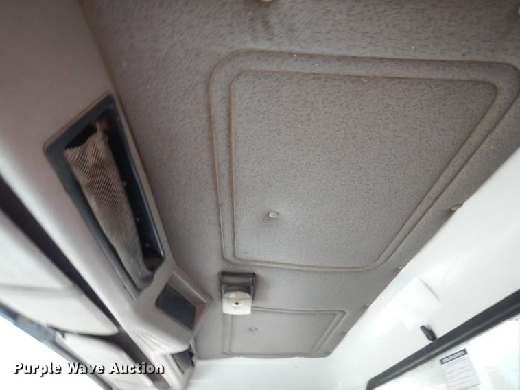 image for item IM9860 2000 International 4700  refuse truck