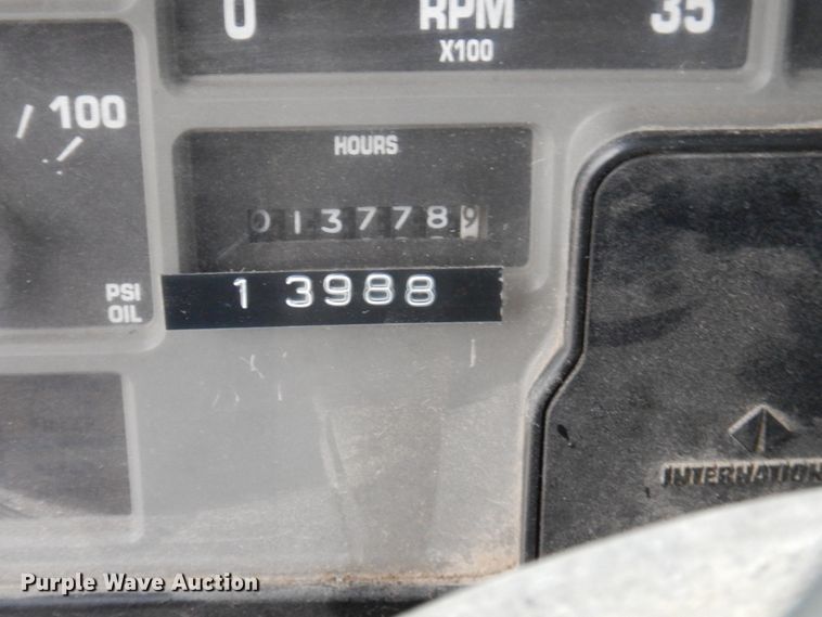 image for item IM9860 2000 International 4700  refuse truck