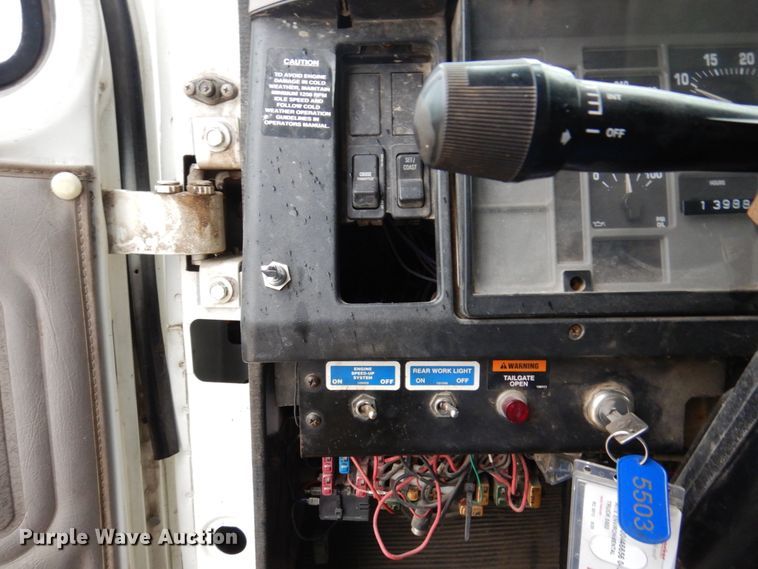 image for item IM9860 2000 International 4700  refuse truck