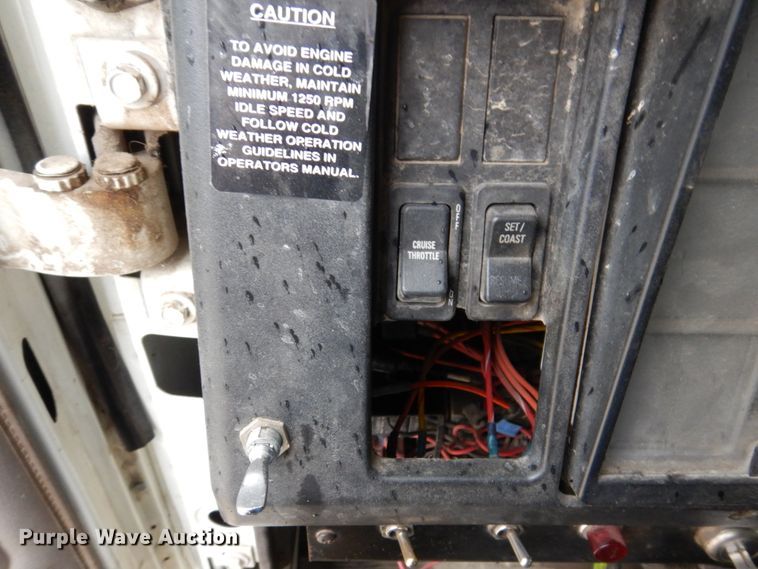 image for item IM9860 2000 International 4700  refuse truck