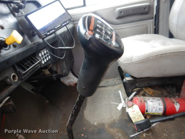 image for item IM9860 2000 International 4700  refuse truck