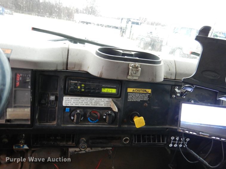 image for item IM9860 2000 International 4700  refuse truck