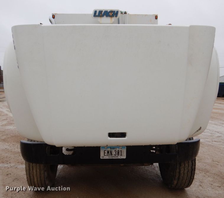 image for item IM9860 2000 International 4700  refuse truck