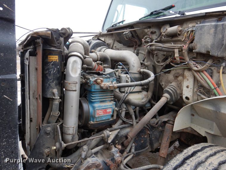 image for item IM9860 2000 International 4700  refuse truck