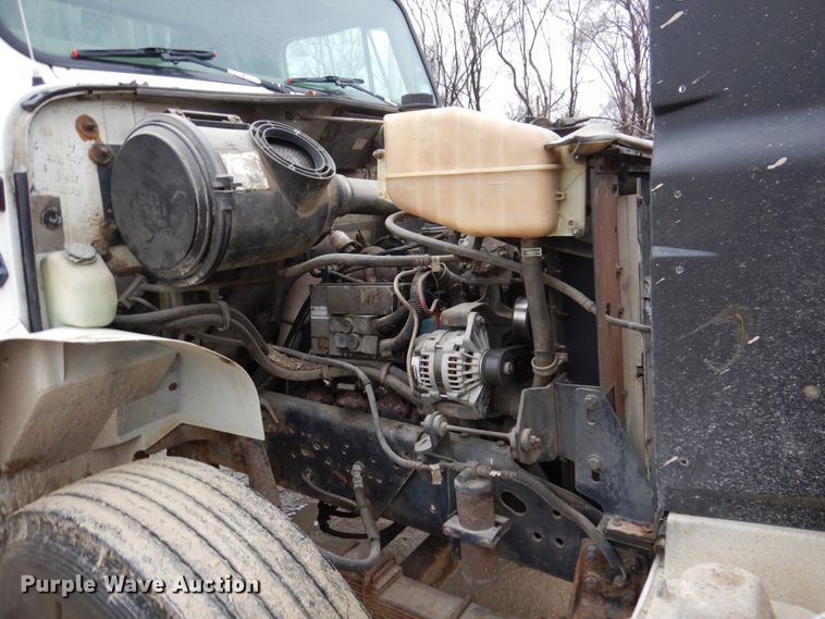 image for item IM9860 2000 International 4700  refuse truck