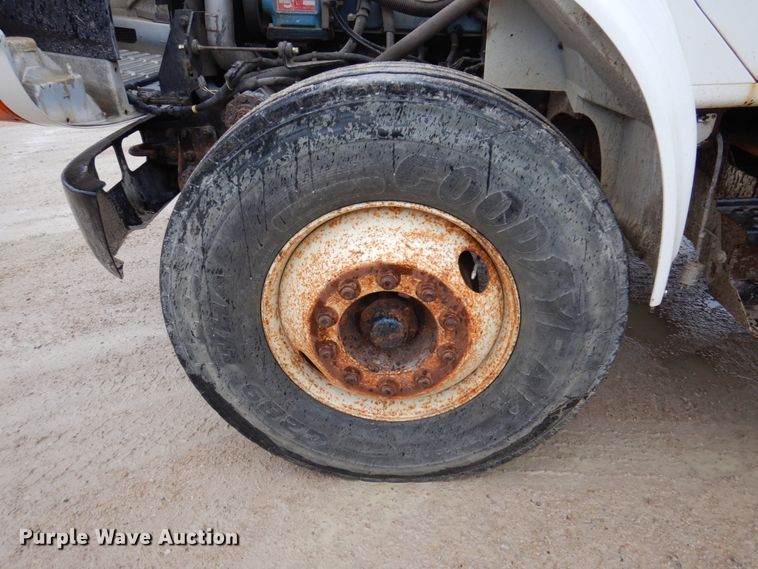 image for item IM9860 2000 International 4700  refuse truck