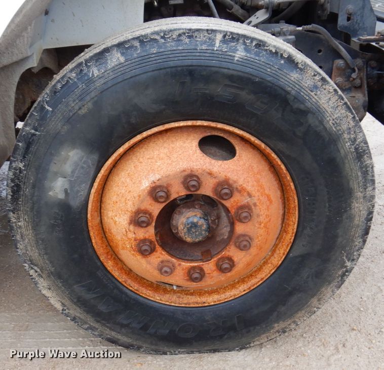 image for item IM9860 2000 International 4700  refuse truck