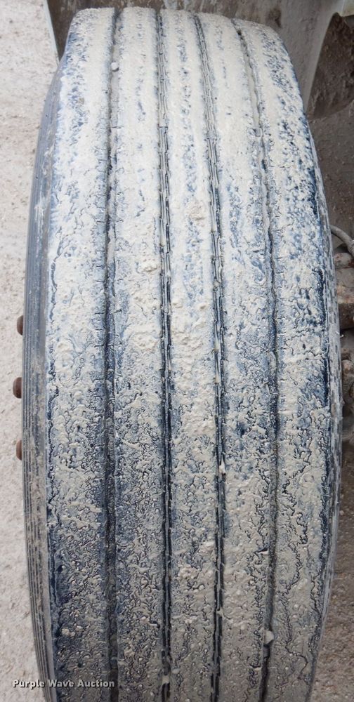 image for item IM9860 2000 International 4700  refuse truck