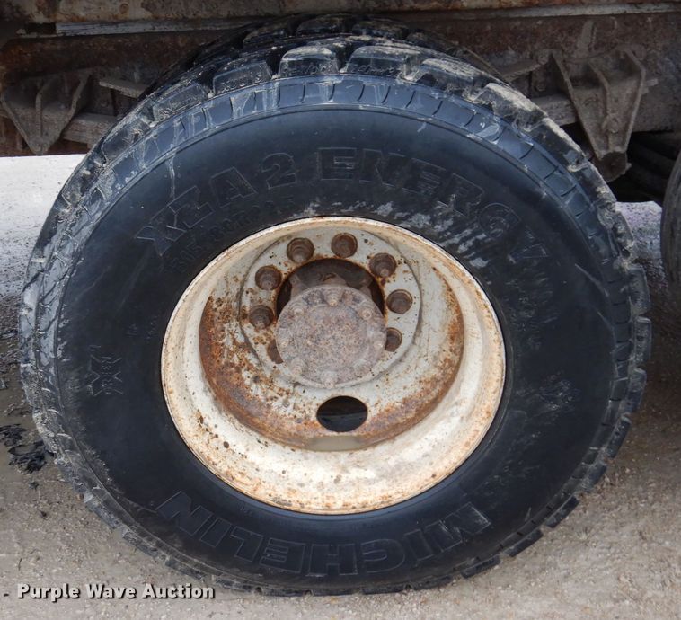 image for item IM9860 2000 International 4700  refuse truck