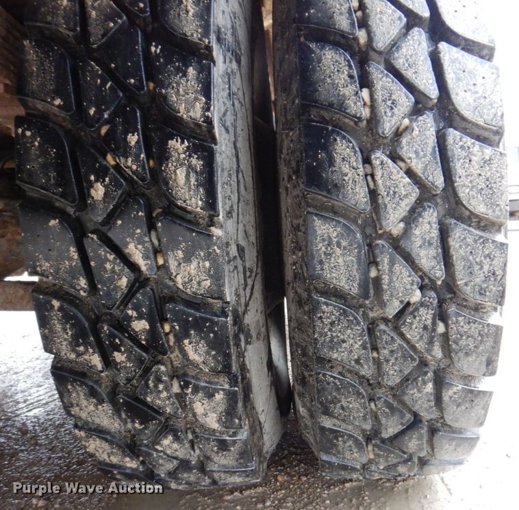 image for item IM9860 2000 International 4700  refuse truck