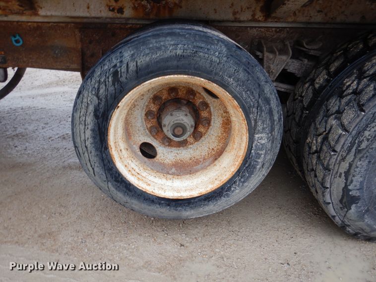 image for item IM9860 2000 International 4700  refuse truck