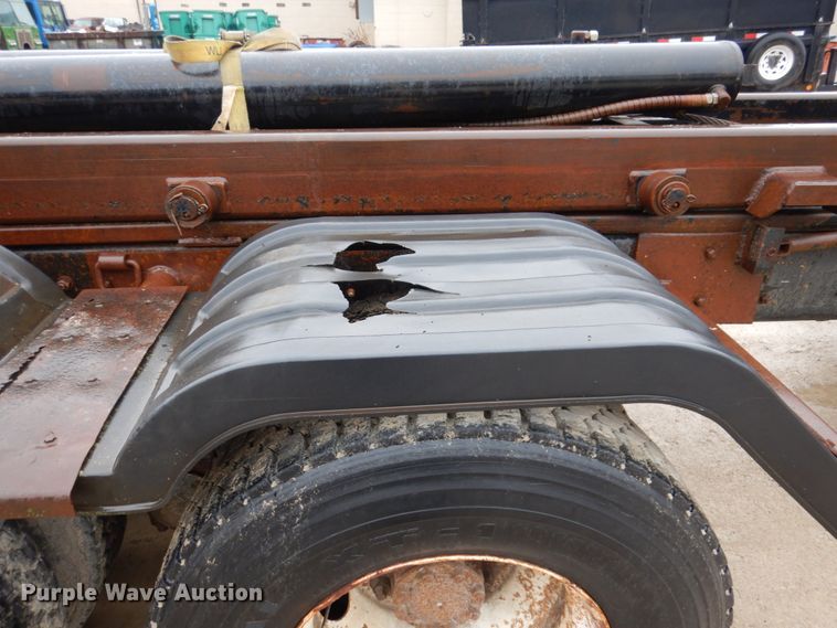 image for item IM9861 1995 Mack RD Series  roll-off container truck