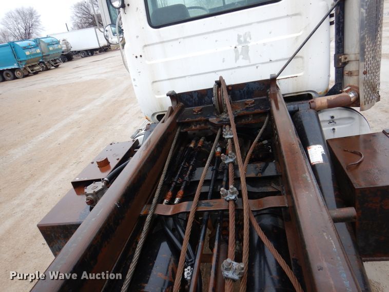 image for item IM9861 1995 Mack RD Series  roll-off container truck