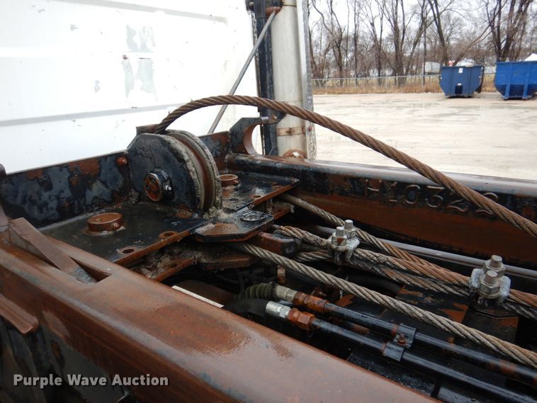 image for item IM9861 1995 Mack RD Series  roll-off container truck