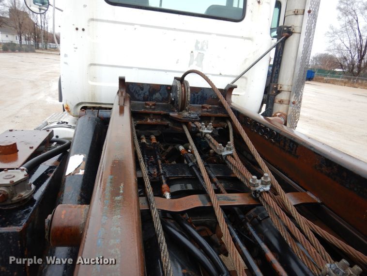 image for item IM9861 1995 Mack RD Series  roll-off container truck