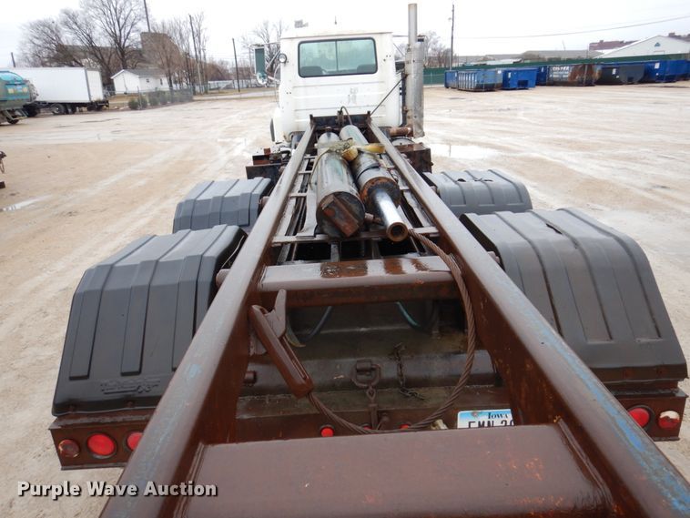 image for item IM9861 1995 Mack RD Series  roll-off container truck