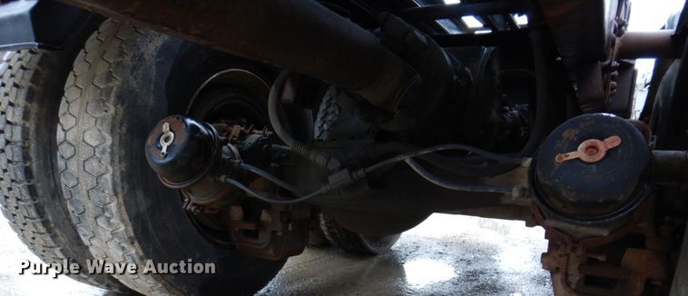 image for item IM9861 1995 Mack RD Series  roll-off container truck