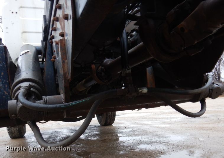 image for item IM9861 1995 Mack RD Series  roll-off container truck