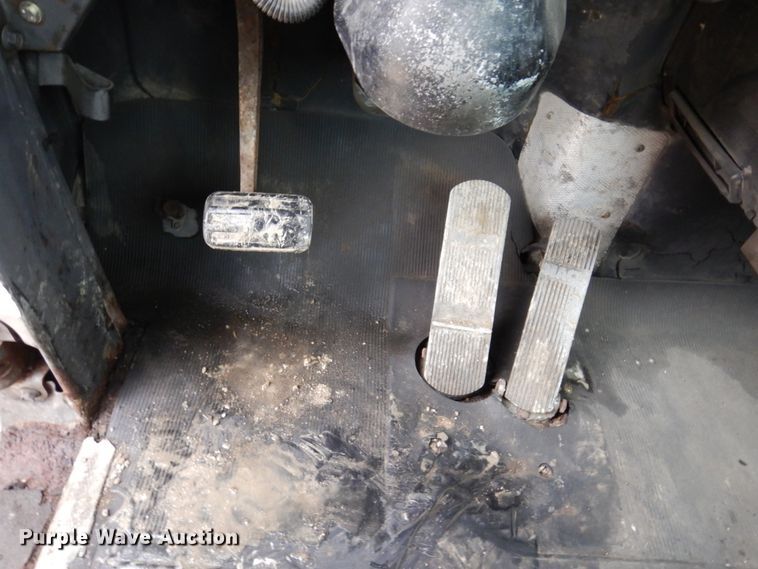 image for item IM9861 1995 Mack RD Series  roll-off container truck