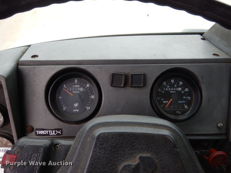 image for item IM9861 1995 Mack RD Series  roll-off container truck