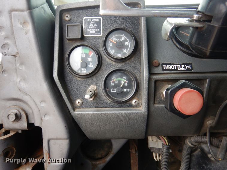 image for item IM9861 1995 Mack RD Series  roll-off container truck