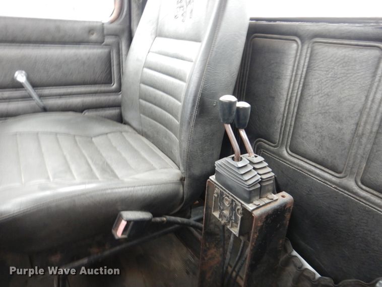 image for item IM9861 1995 Mack RD Series  roll-off container truck