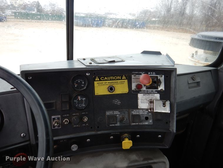 image for item IM9861 1995 Mack RD Series  roll-off container truck