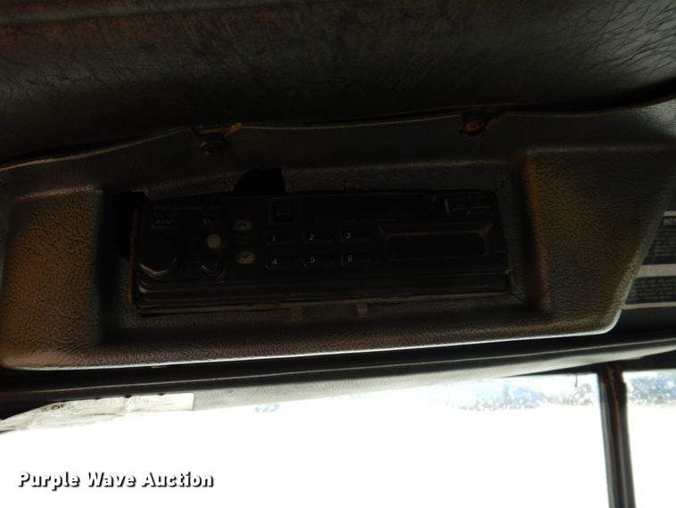 image for item IM9861 1995 Mack RD Series  roll-off container truck