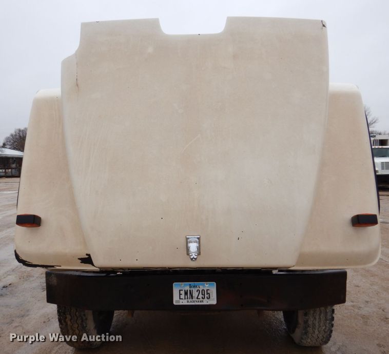 image for item IM9861 1995 Mack RD Series  roll-off container truck