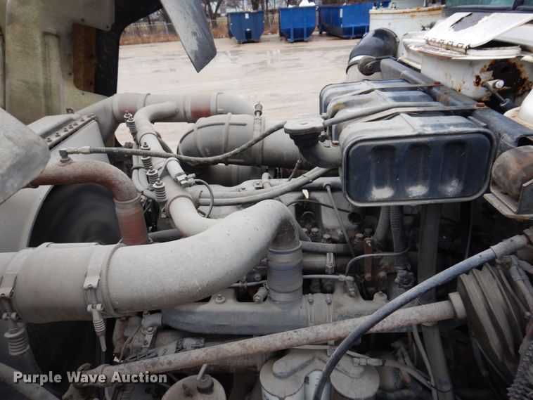 image for item IM9861 1995 Mack RD Series  roll-off container truck